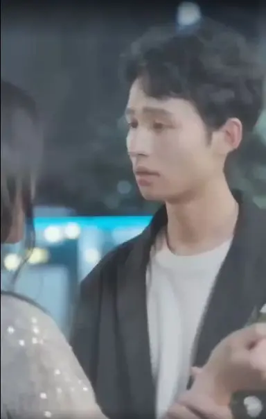 《云雨之欢》：一场欲望与现实的极致拉扯，窥探金钱权力的真实面貌！